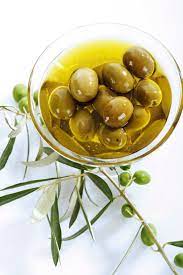 16 Benefits of Olive Oil for Skin
